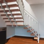 Barandilla para escalera color blanco vista lateral cerca