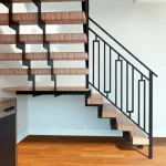 Barandilla para escalera color negro vista lateral