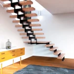 Escalera moderna en pletina de hierro color negro vista lateral