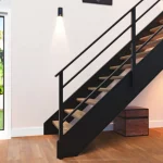 Barandilla para escalera color negra vista lateral cerca