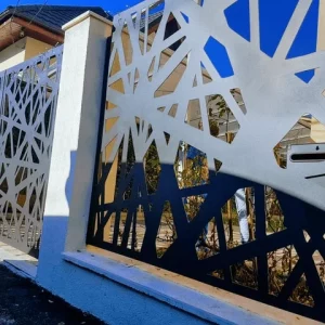 Valla de chalet cortada con plasma