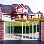 puerta corredera de tubos de hierro color blanco