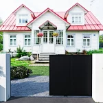 puerta corredera abierta de ocultación color negro