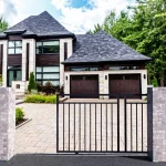 puerta corredera de tubos de hierro color negro