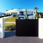 puerta corredera de ocultación de hierro color negro