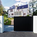 puerta corredera de ocultación color negro