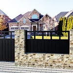 valla decorativa en metal color negro