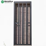 Reja de seguridad modelo Rida de Cerrajería MetalHive, color negro, con una hoja abatible