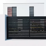 valla decorativa en metal color negro